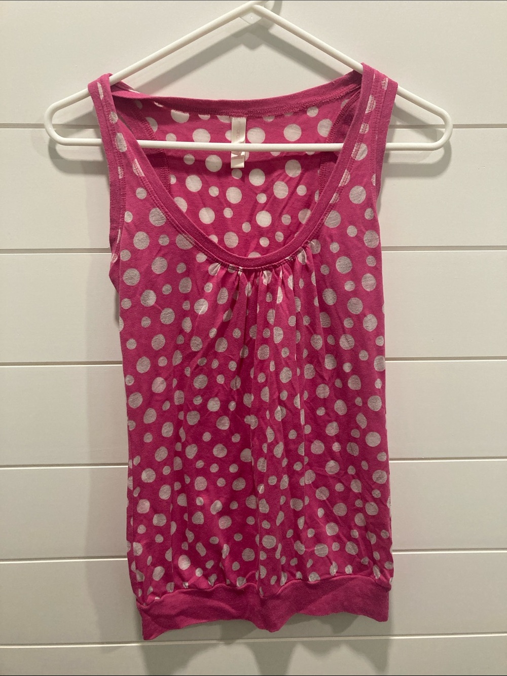 Xhilaration Fuchsia Polka Dot Scoop Neck Tank